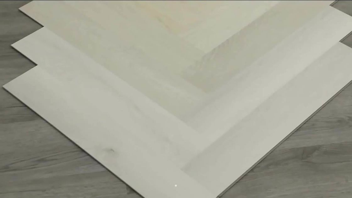 Plancher 100% en arête de poisson de clic de Spc Lvt de plancher de la Vierge 4.0mm-7mm Spc multicouche