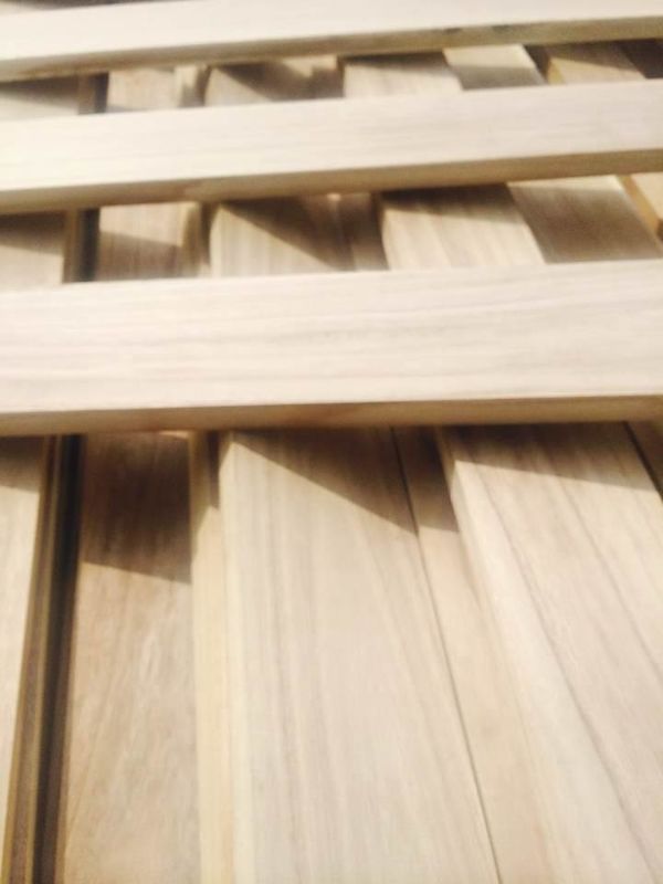 Le bois solide d'intérieur lambrisse le Paulownia naturel 100-2500mm de décoration de couleur de bouleau