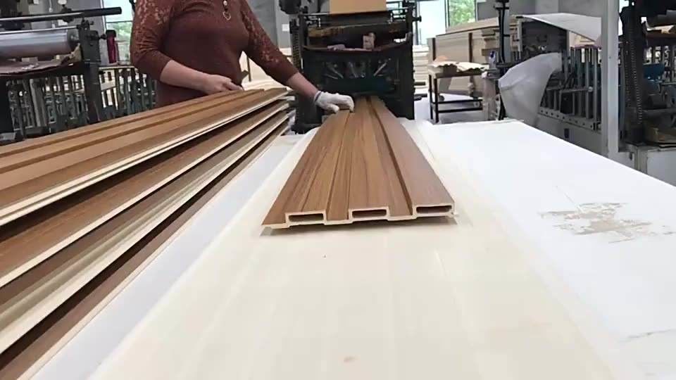 Panneau de mur intérieur du décor 2.5cm à la maison moderne WPC de 9mm pour le fond de TV