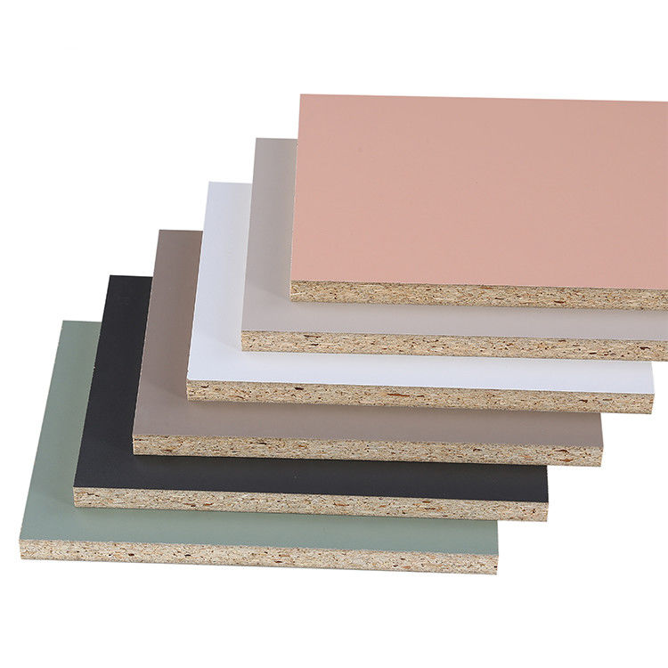 Panneau blanc à base de bois de particules de mélamine des panneaux 18mm de décoration intérieure