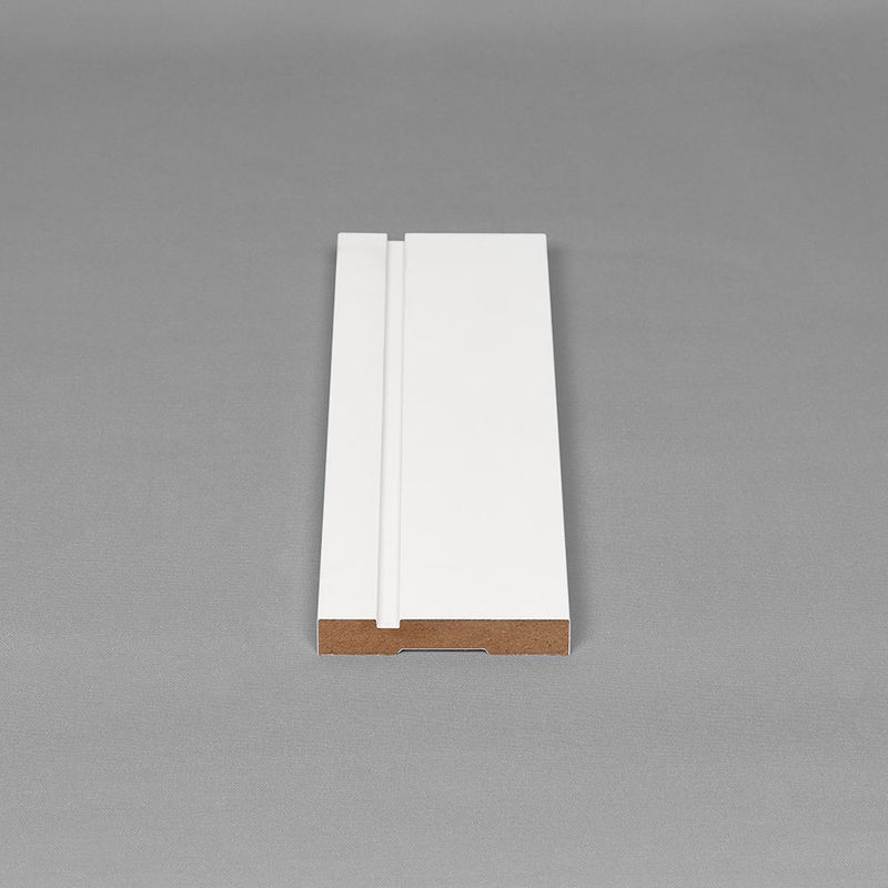 La plinthe amorcée blanche imperméable de forces de défense principale a amorcé la décoration faisante le coin de moulage en bois