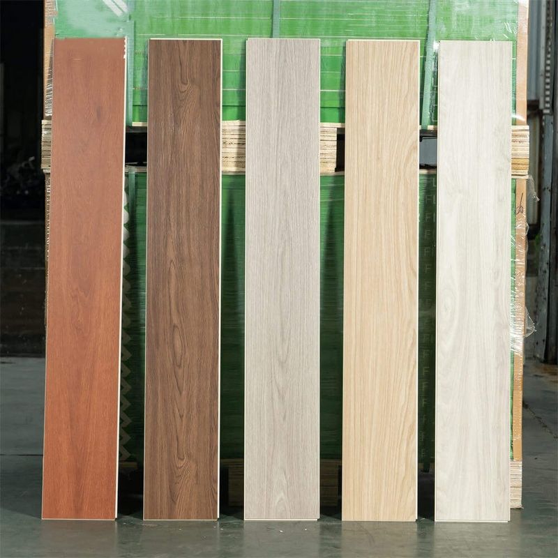 Parquet en plastique en PVC à base de grains de bois rigide de 4 mm résistant à l'eau à l'intérieur