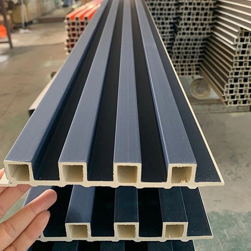 Décoration de murs intérieurs acoustiques en bois panneau mural 3D lamelle WPC Cldding WPC Panneaux muraux à flûte