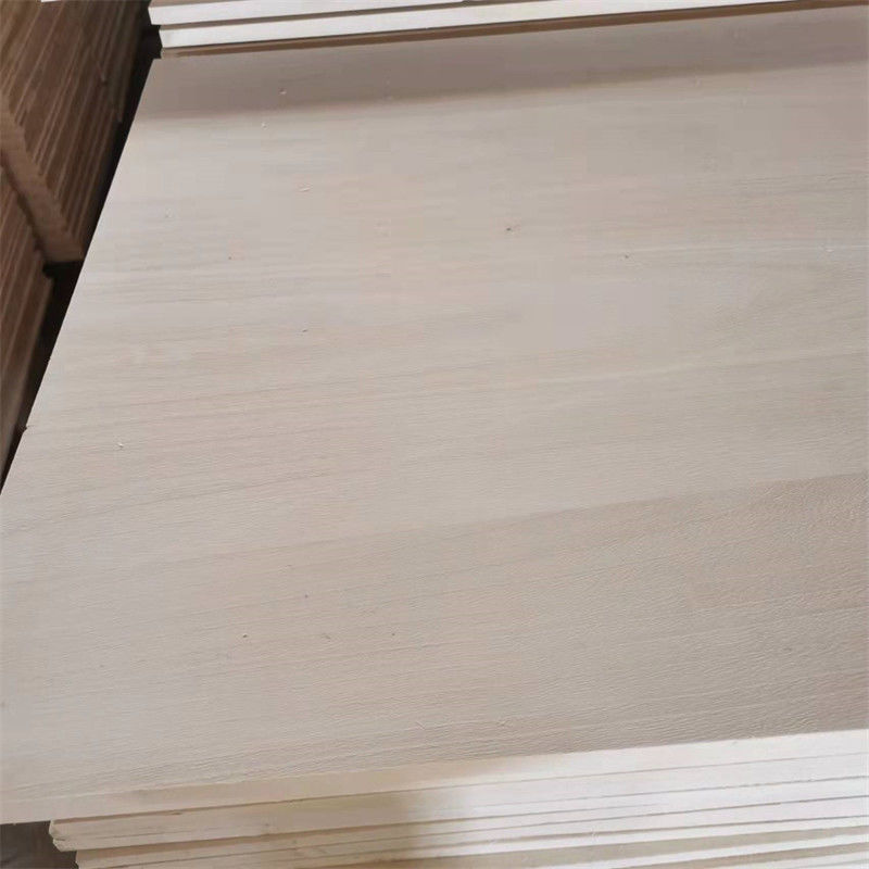 Prix de gros 4 * 8ft 18mm bois de pin joint à doigt bord de pin en caoutchouc Nouvelle-Zélande bois massif en bois pour meubles