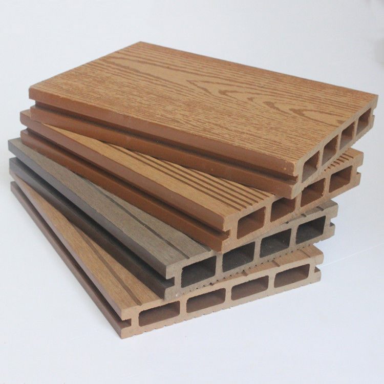 2024 Le nouveau design le plus populaire imperméable à l'eau anti-dérapant creux terrasse extérieure revêtement Wpc terrasse terrasse carreaux de sol