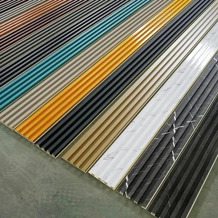 Décoration intérieure en bois plastique composite de haute qualité Décoration intérieure 3D imperméable à l'eau revêtement de mur extérieur Wpc