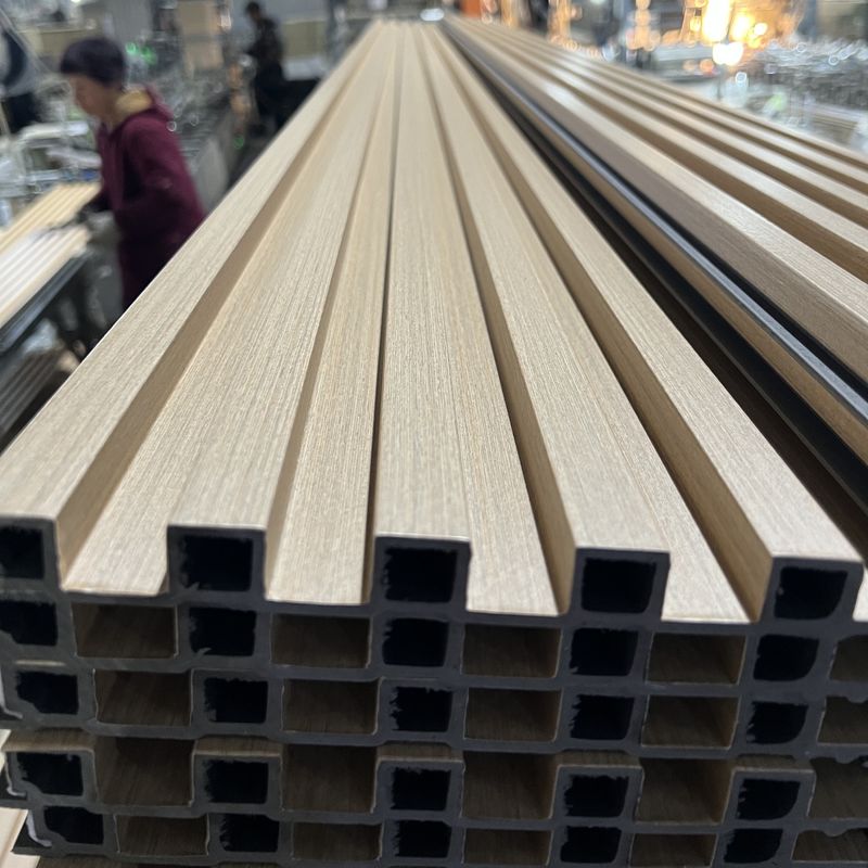 Panneau mural Wpc imperméable à l'eau Pvc film bois plastique plafond Wpc revêtement en slate panneau mural intérieur flotté pour la décoration intérieure