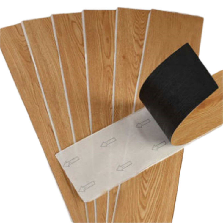 Le revêtement de sol en PVC LVT auto-adhésif moderne est la solution ultime pour rénover de vieilles maisons