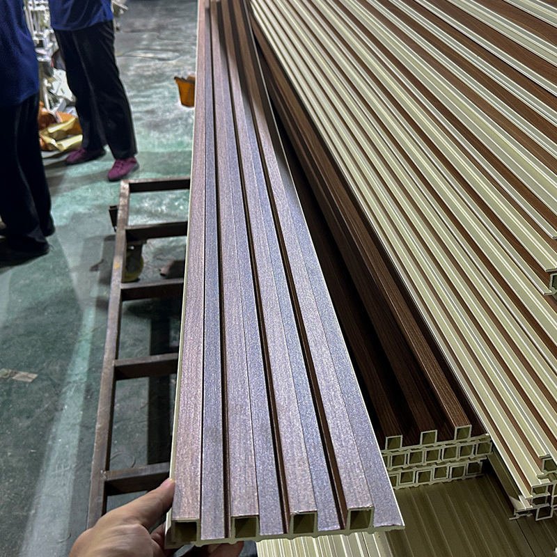 Fabrique chinoise Panneau mural en WPC à flûte en PVC Panneau mural en WPC à dalles pour la décoration intérieure Panneau mural en WPC