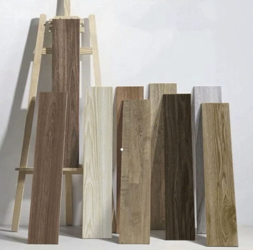 Revêtement de sol SPC 4mm Étanche Imitation Bois Vinyle à Encliquetage pour la Décoration Intérieure