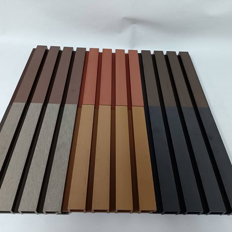 Panneau mural WPC de revêtement extérieur avec grain de bois en gros, prix bas