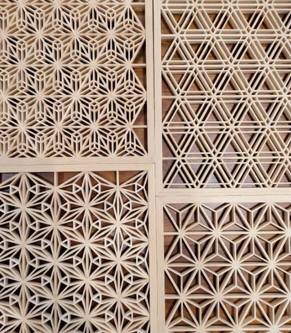 Esthétique traditionnelle Technique de travail du bois de joindre les pièces de bois ensemble Kumiko en utilisant des cadeaux faits à la main