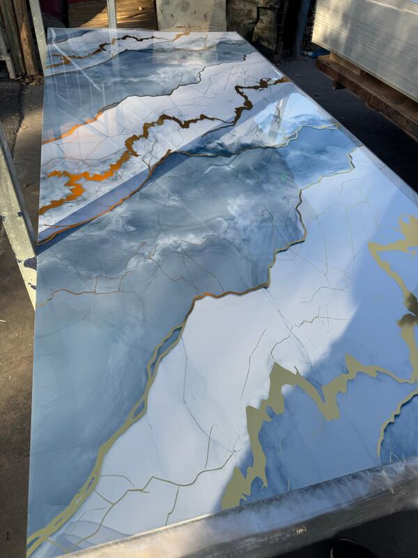 Produit de l'usine Épaisseur 2,5 mm 2,8 mm 4 * 8 pieds PVC feuille de marbre UV Panneau imperméable à l'eau ignifuge anti rayures