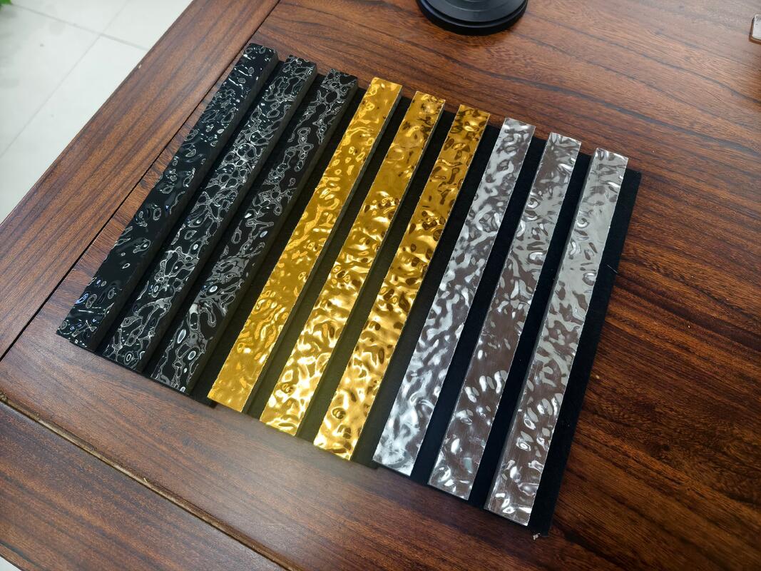 Conception moderne certifiée Panneau mural acoustique insonorisé 3D PET Film d'eau ondulatoire absorbant le son Panneau décoratif à grille à dalles