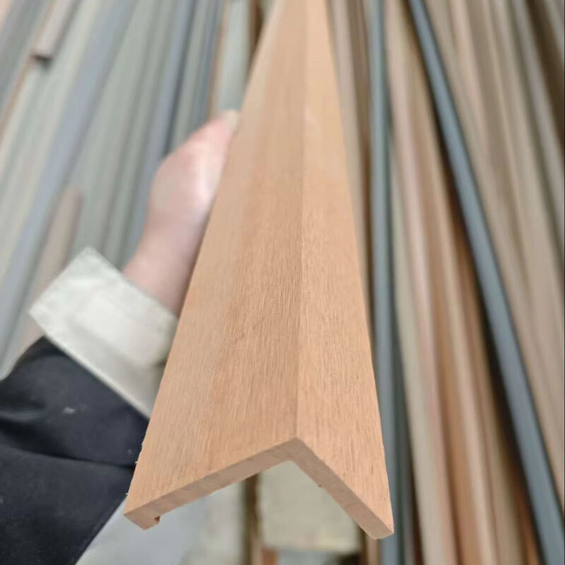 Prix d'usine WPC accessoires extérieurs Corner Line Corner Couvrant les bandes d'angle pour le revêtement extérieur et le panneau mural