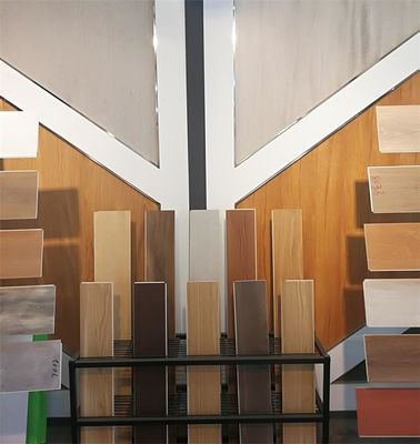 Vinyle de revêtement UV de SPC parquetant la planche de vinyle de noyau de 5mm 6mm 8mm Spc