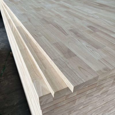 1220x2440mm Panneau commun en bois de caoutchouc
