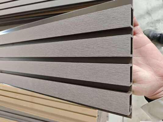 Panneau mural en WPC composite imperméable à l'eau moderne pour une utilisation extérieure dans les bâtiments commerciaux-bas prix